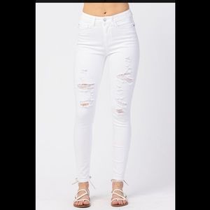 Brand new Judy Blue white mid rise distressed skinny jeans size 13/31